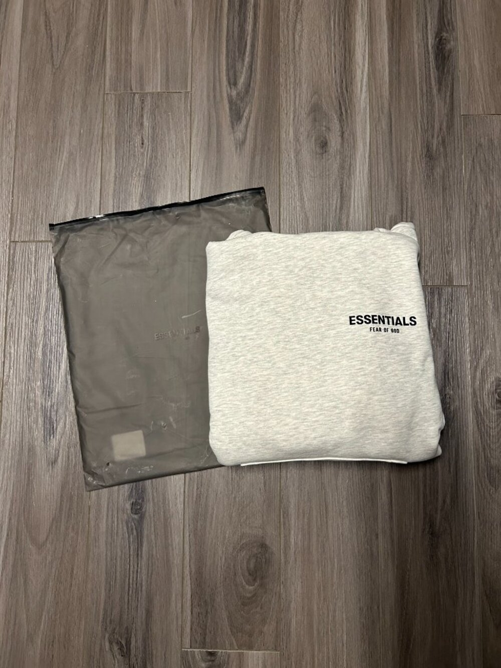 Essentials Fear of God Light Oatmeal Hoodie Brand New - Picture 4 of 6